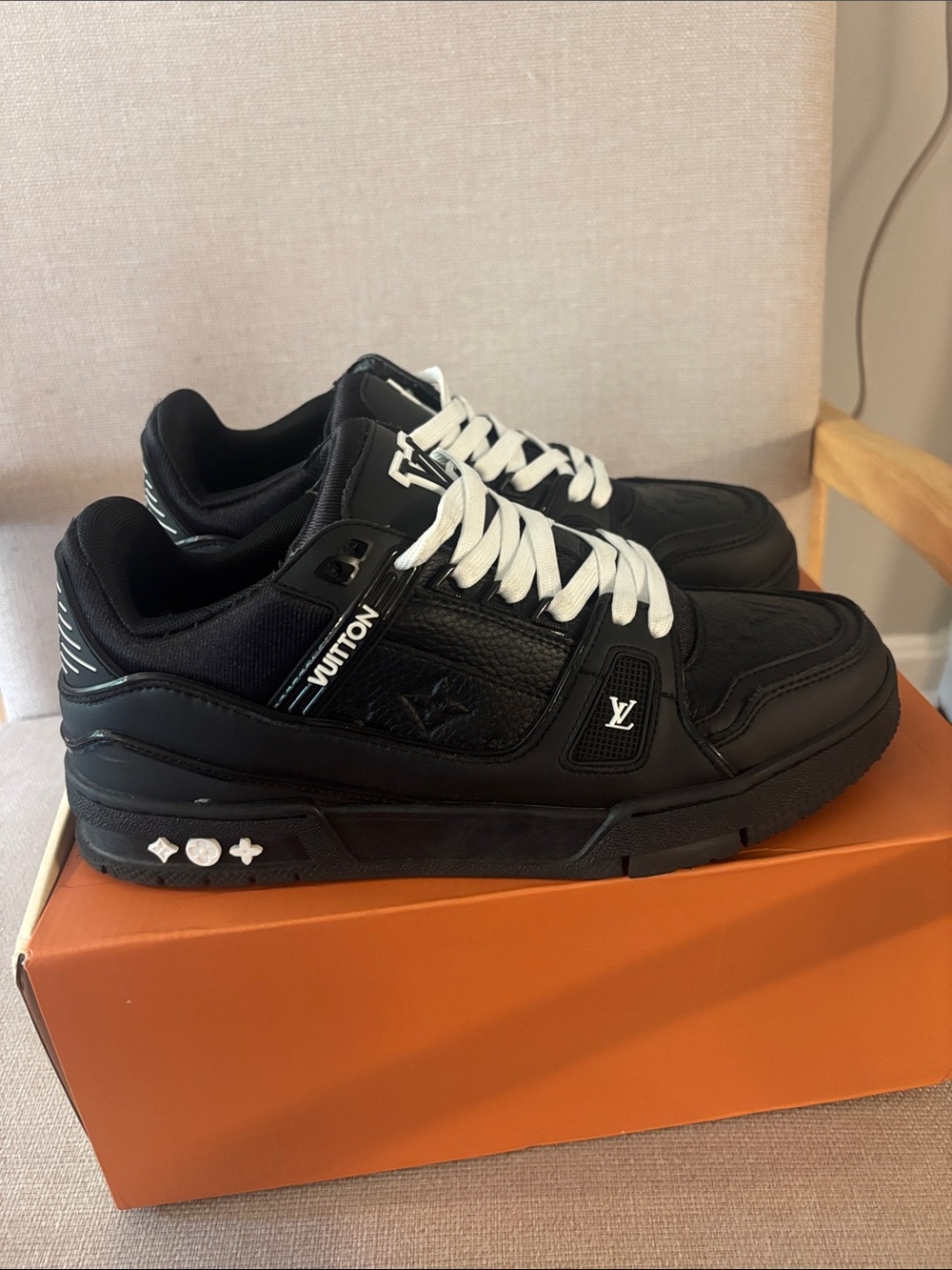 Louis Vuitton Trainers size 11 like new - Picture 4 of 5